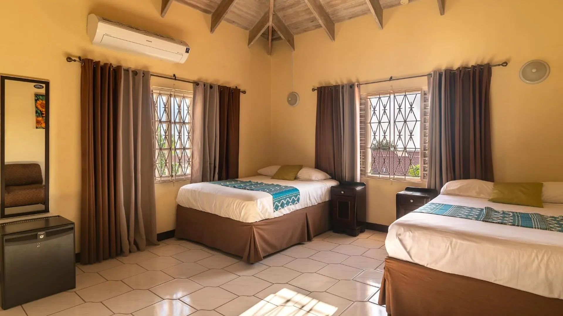 Jasmine Inn Кингстон Отель