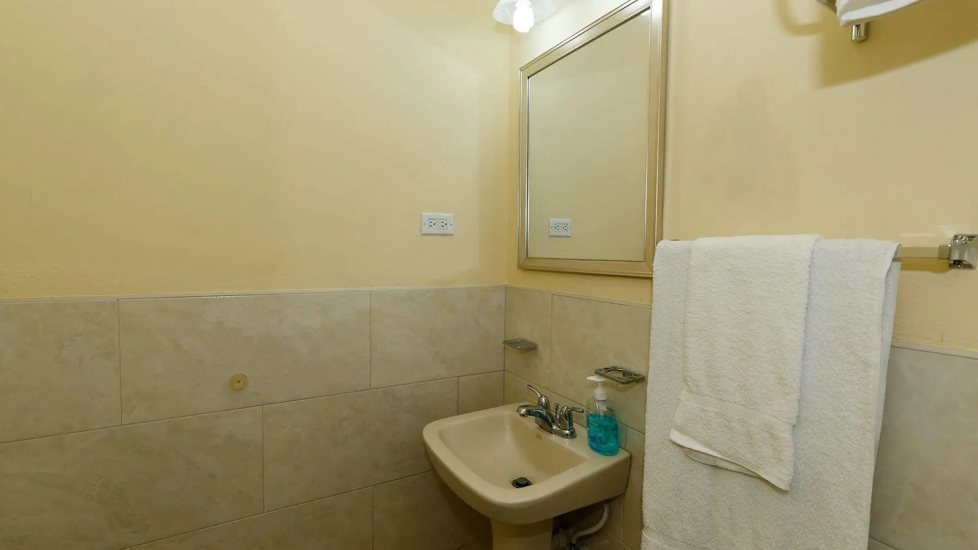 Jasmine Inn Кингстон